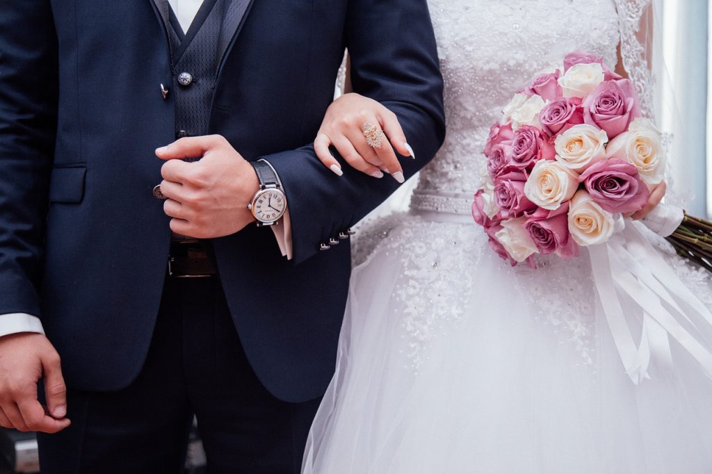 Mitos Menangkap Rangkaian Bunga Pada Pesta Pernikahan